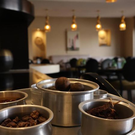 Safir Fintas Hotel Kuwait Kuwait City Exterior photo A coffee tasting session