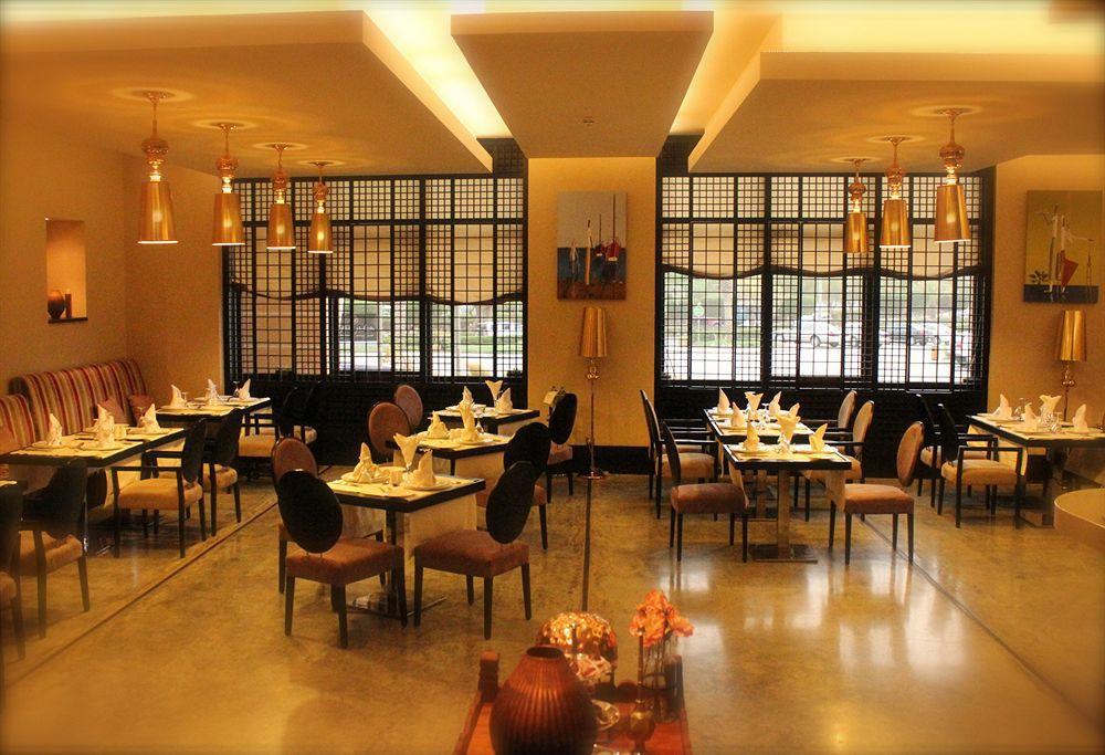 Safir Fintas Hotel Kuwait Kuwait City Exterior photo The interior of the restaurant