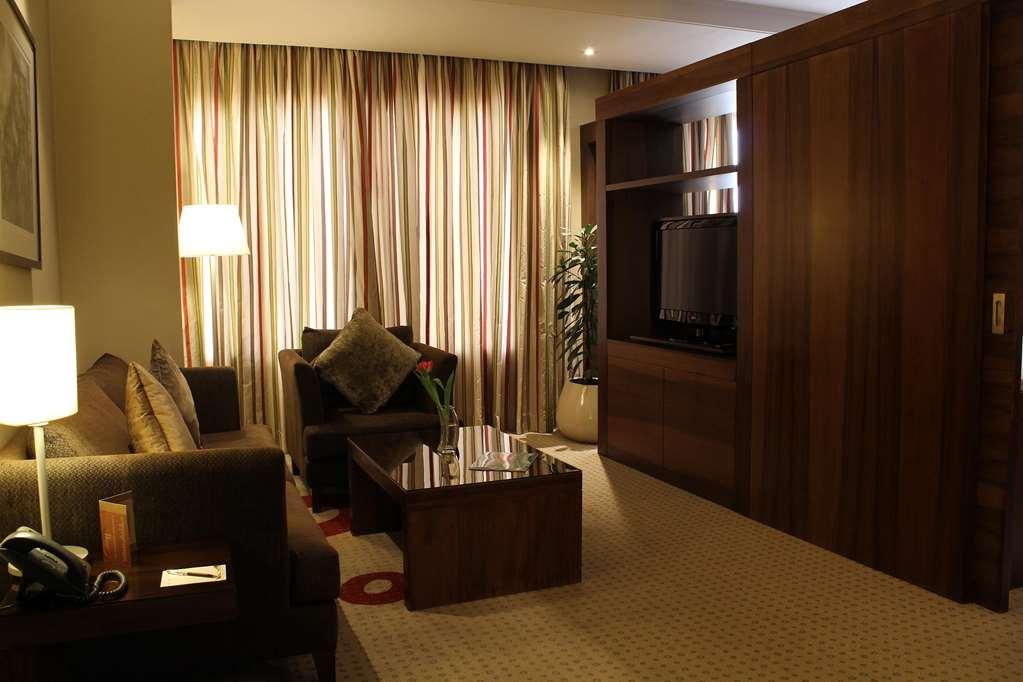 Safir Fintas Hotel Kuwait Kuwait City Room photo A suite at the hotel