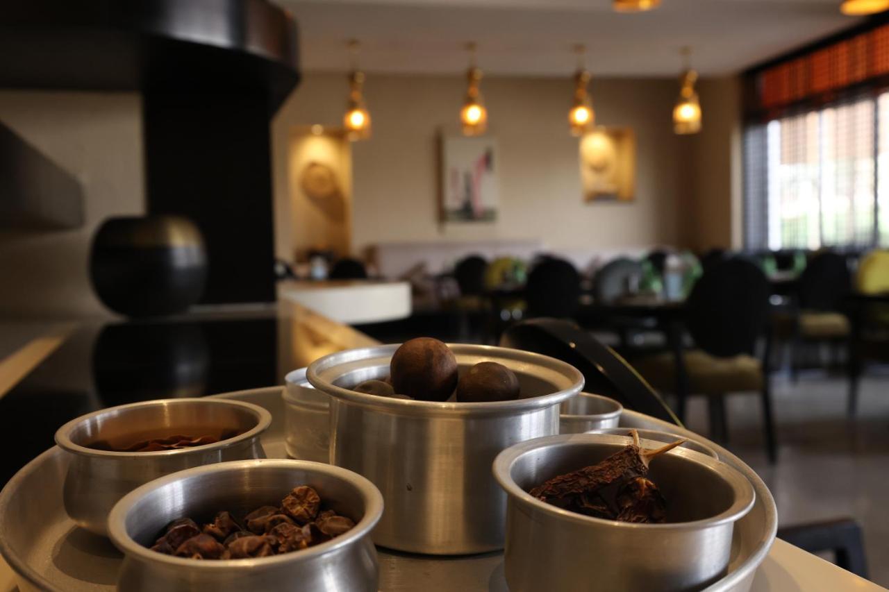 Safir Fintas Hotel Kuwait Kuwait City Exterior photo A coffee tasting session