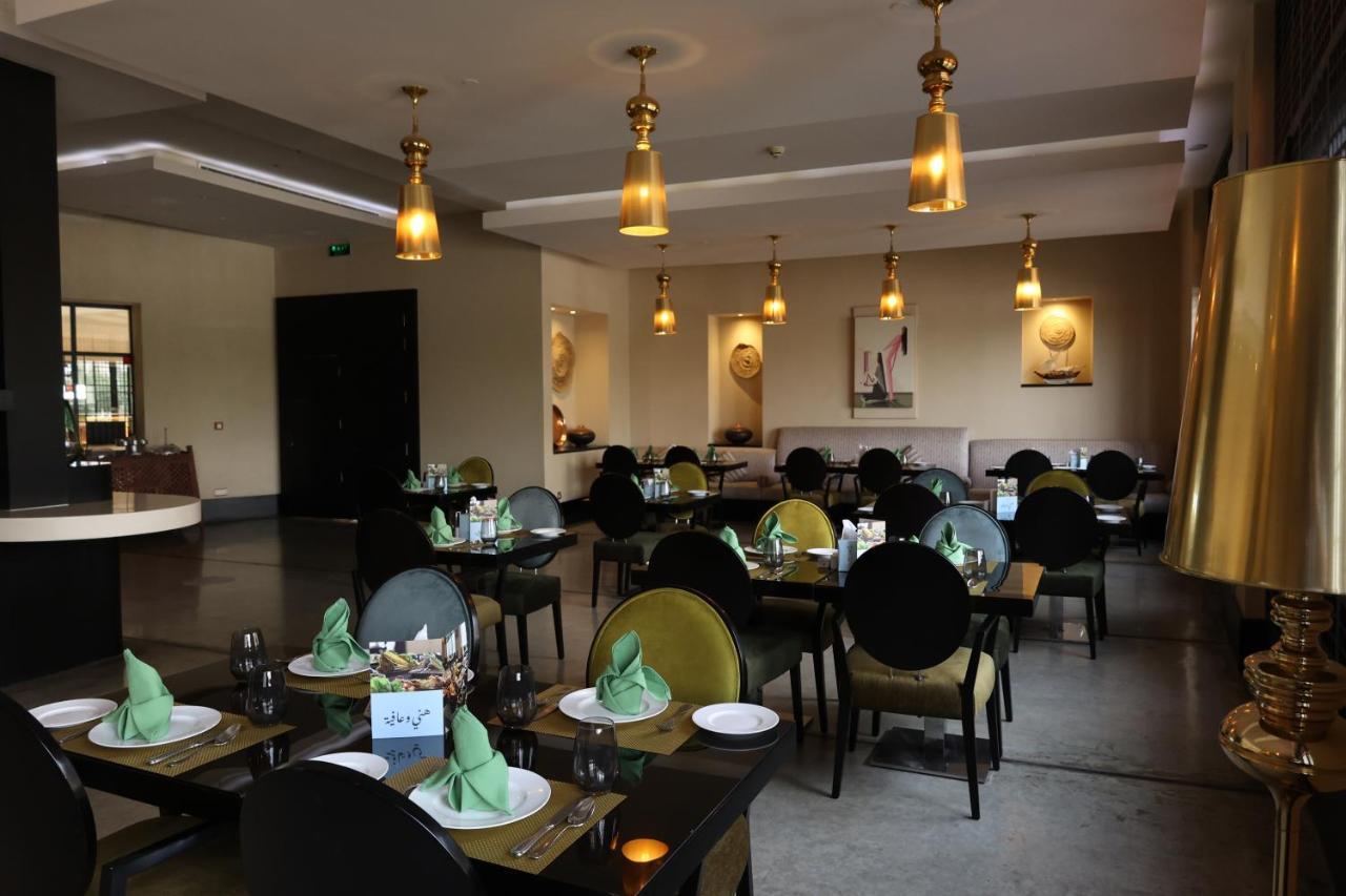 Safir Fintas Hotel Kuwait Kuwait City Exterior photo Restaurant in Kigali