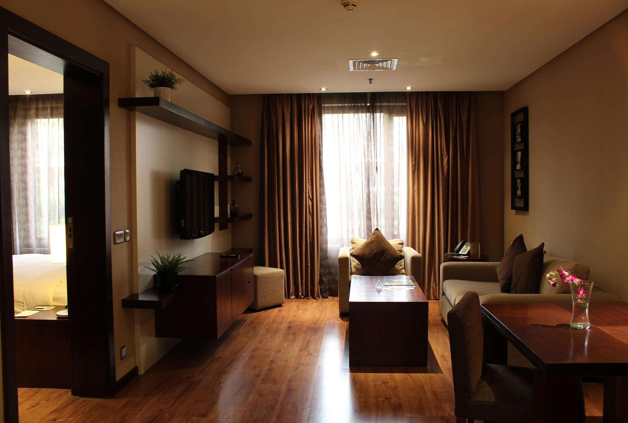 Safir Fintas Hotel Kuwait Kuwait City Exterior photo A suite at the hotel