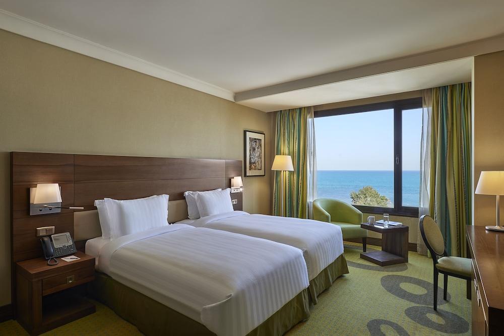 Safir Fintas Hotel Kuwait Kuwait City Exterior photo A room at the hotel