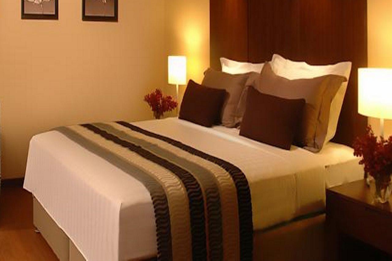 Safir Fintas Hotel Kuwait Kuwait City Exterior photo A bed runner