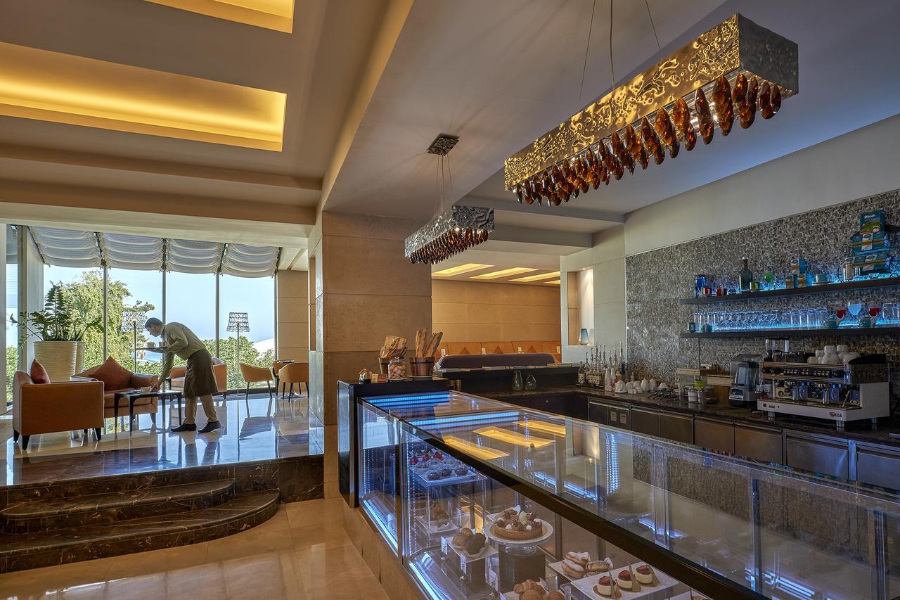 Safir Fintas Hotel Kuwait Kuwait City Exterior photo The lobby bar