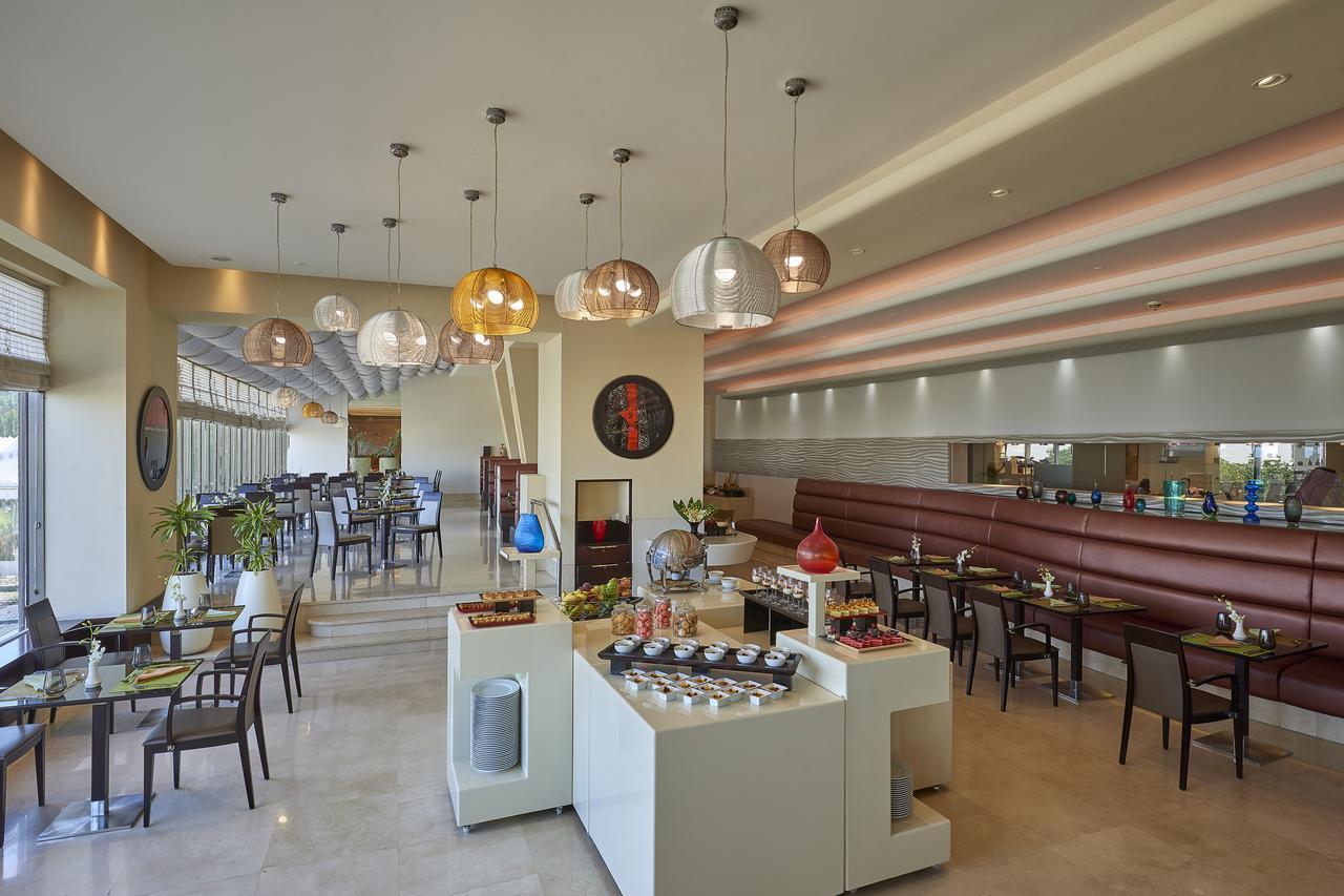 Safir Fintas Hotel Kuwait Kuwait City Exterior photo The restaurant
