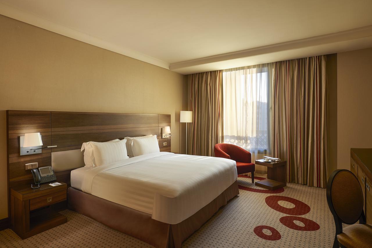 Safir Fintas Hotel Kuwait Kuwait City Exterior photo A room at the hotel