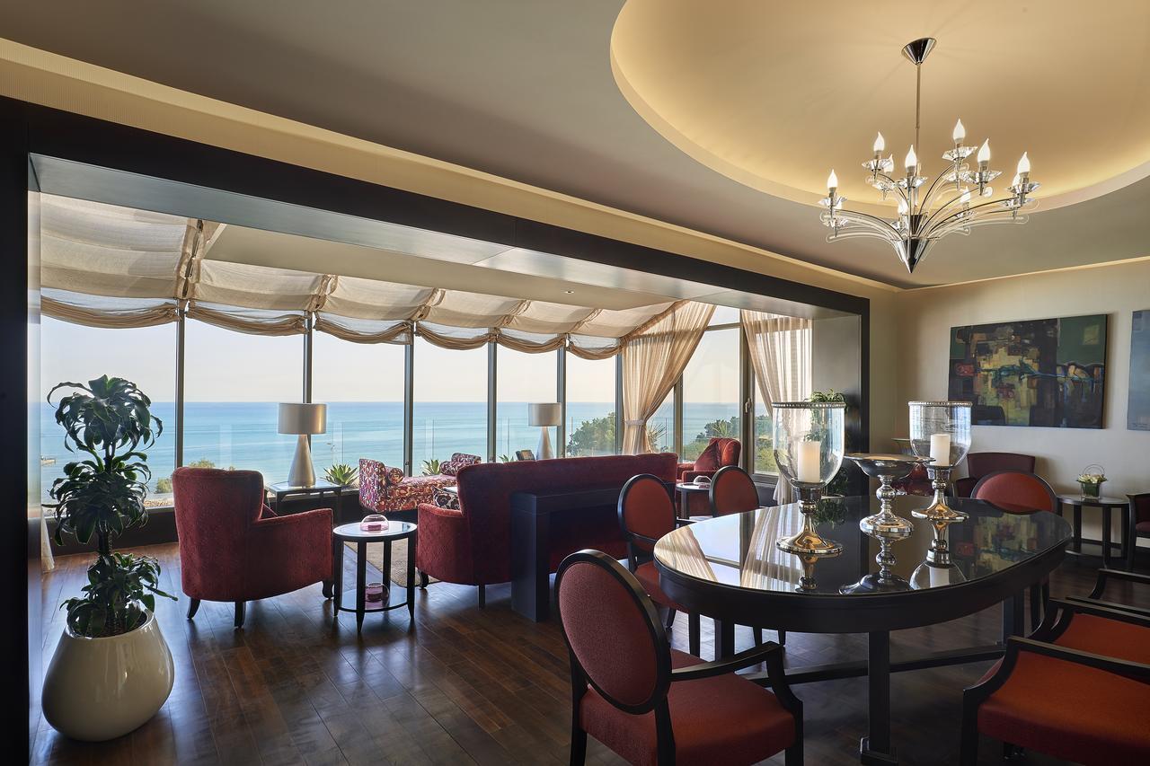 Safir Fintas Hotel Kuwait Kuwait City Exterior photo The Club Lounge at the Four Seasons Hotel, Istanbul