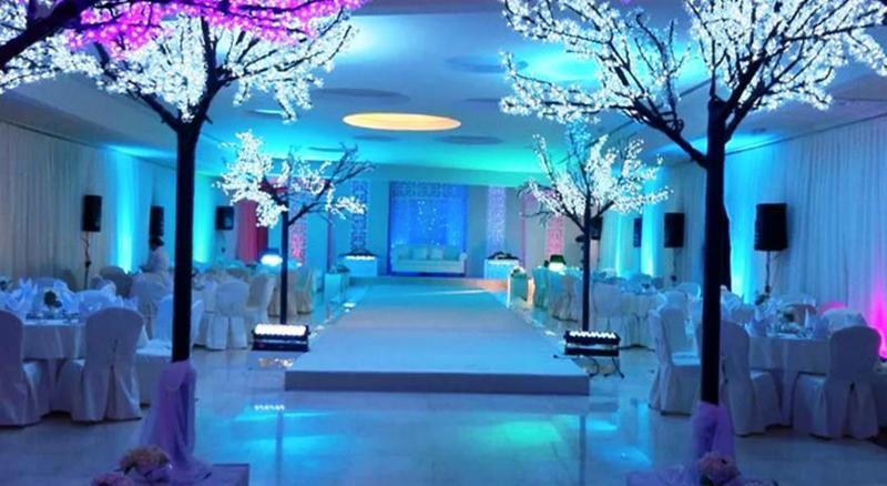 Safir Fintas Hotel Kuwait Kuwait City Exterior photo The interior of the main hall