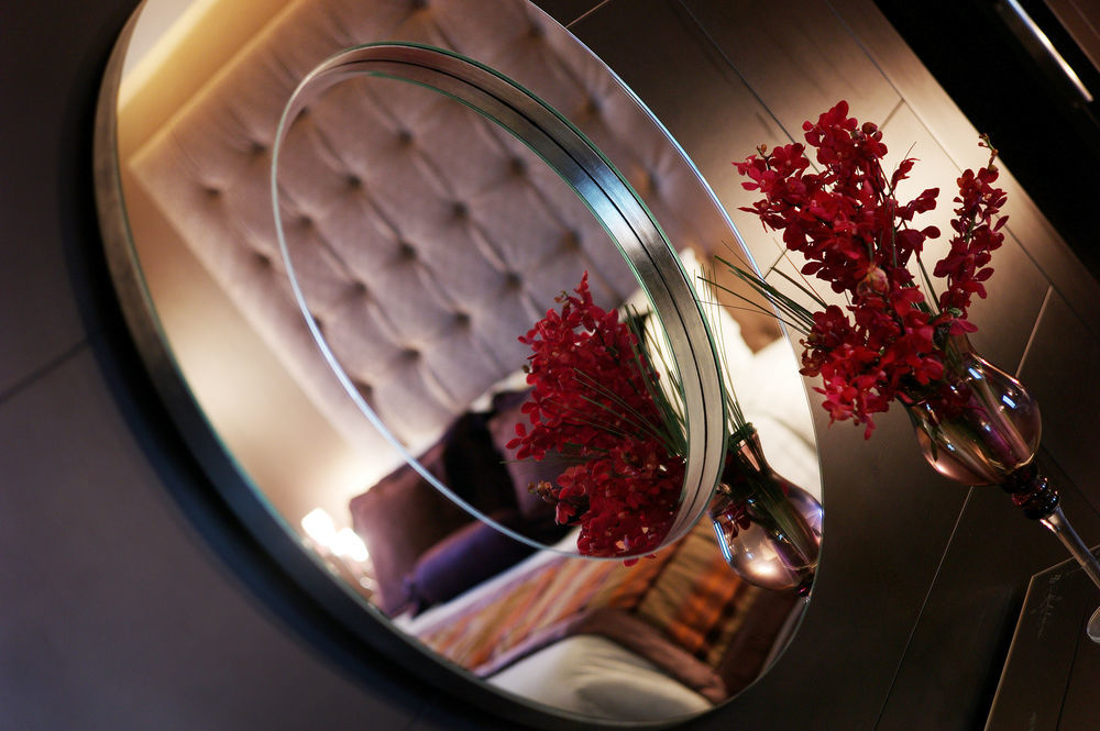 Safir Fintas Hotel Kuwait Kuwait City Exterior photo A mirror