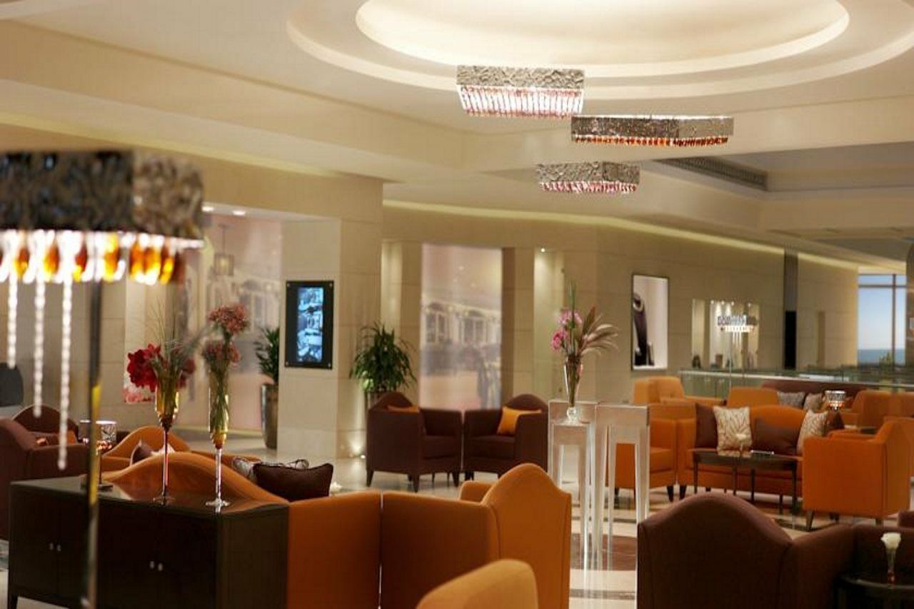 Safir Fintas Hotel Kuwait Kuwait City Interior photo The lounge at the airport