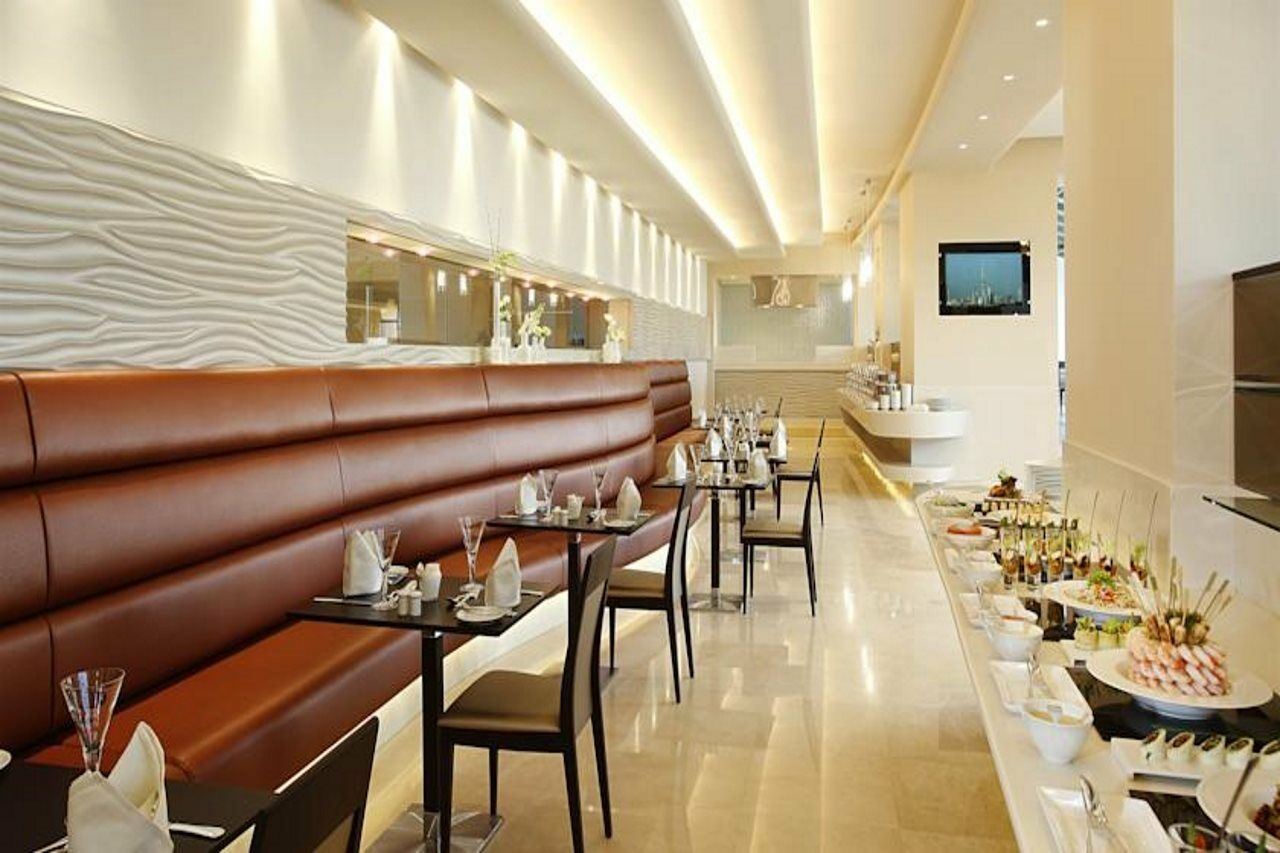 Safir Fintas Hotel Kuwait Kuwait City Exterior photo The restaurant